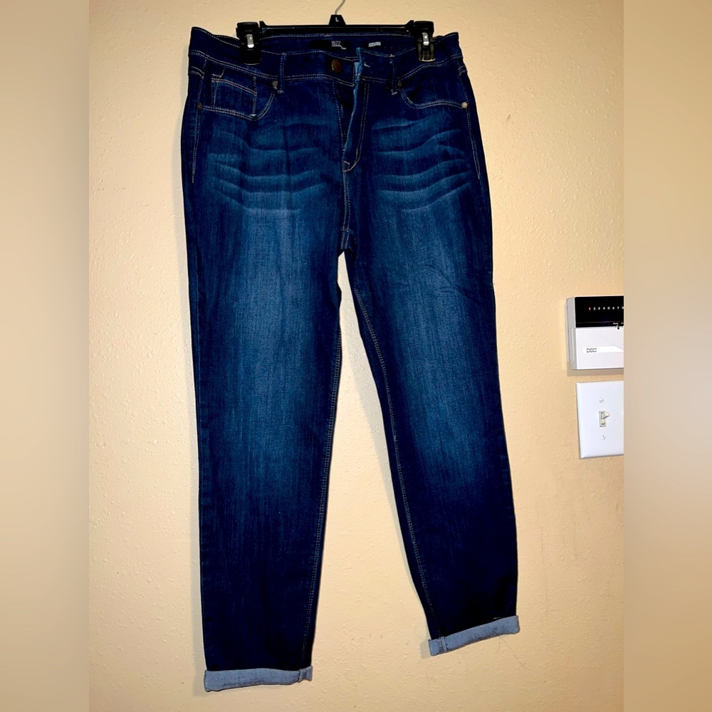 Women’s blue jeans, ankle pants.